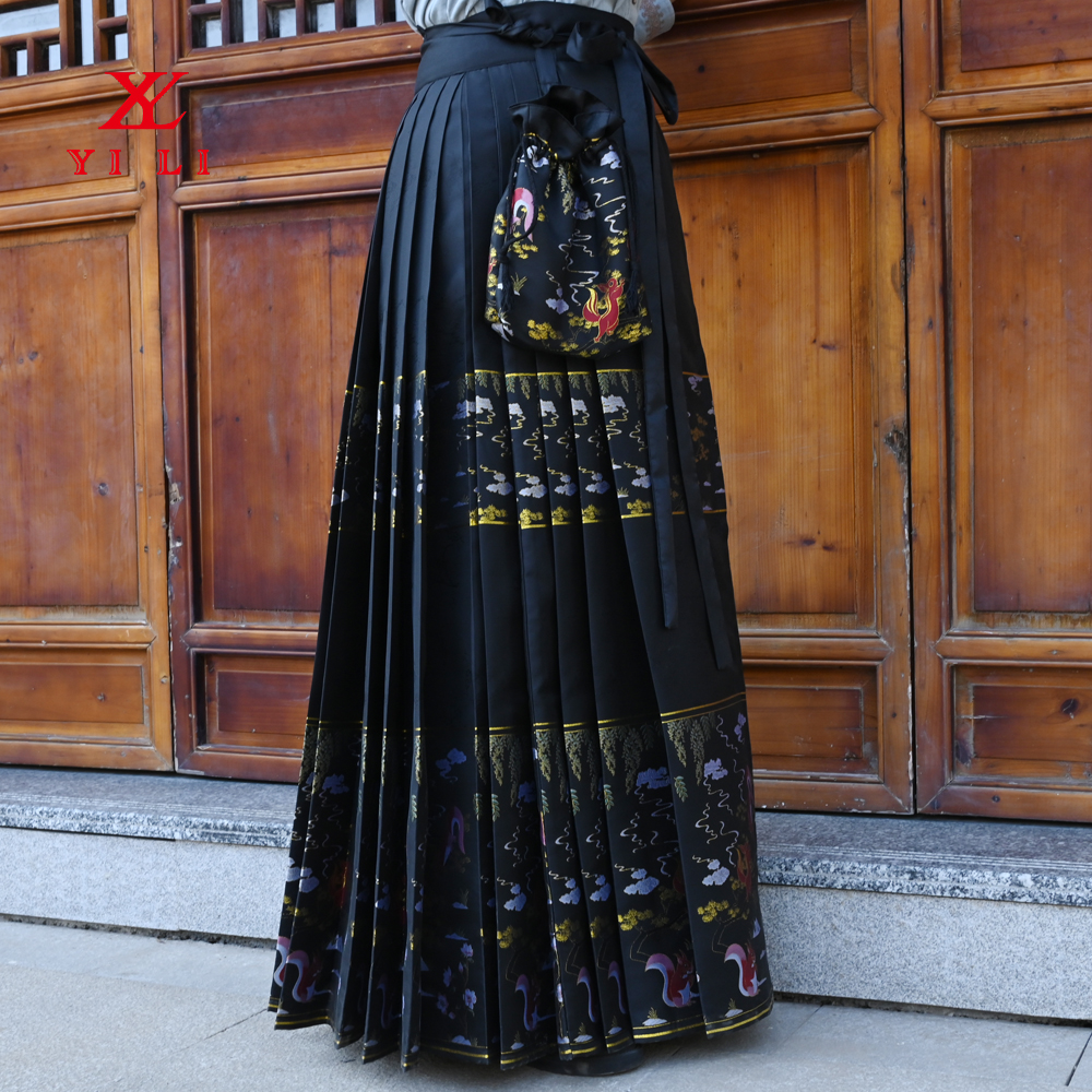 Horse-face skirt made of jacquard fabric, traditional Chinese clothing.